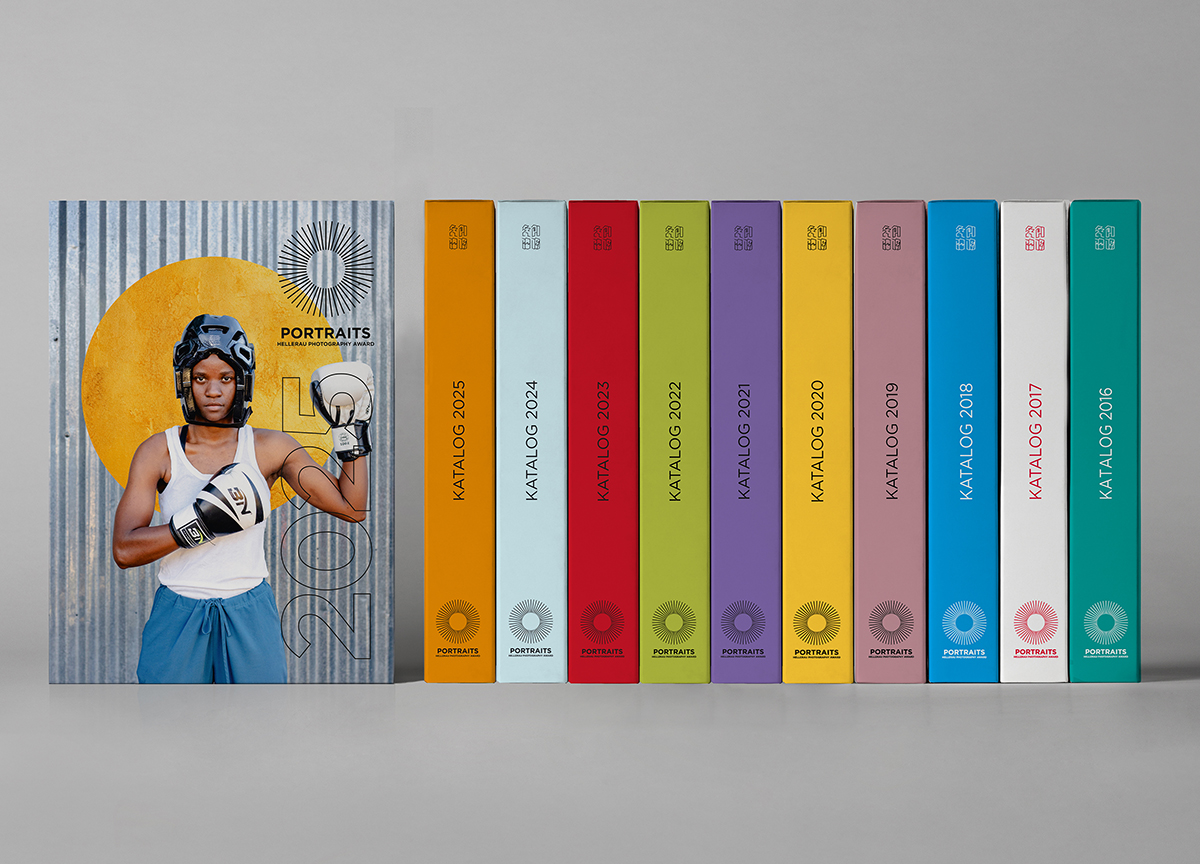 PORTRAITS Kataloge Mappe Bundle 2025